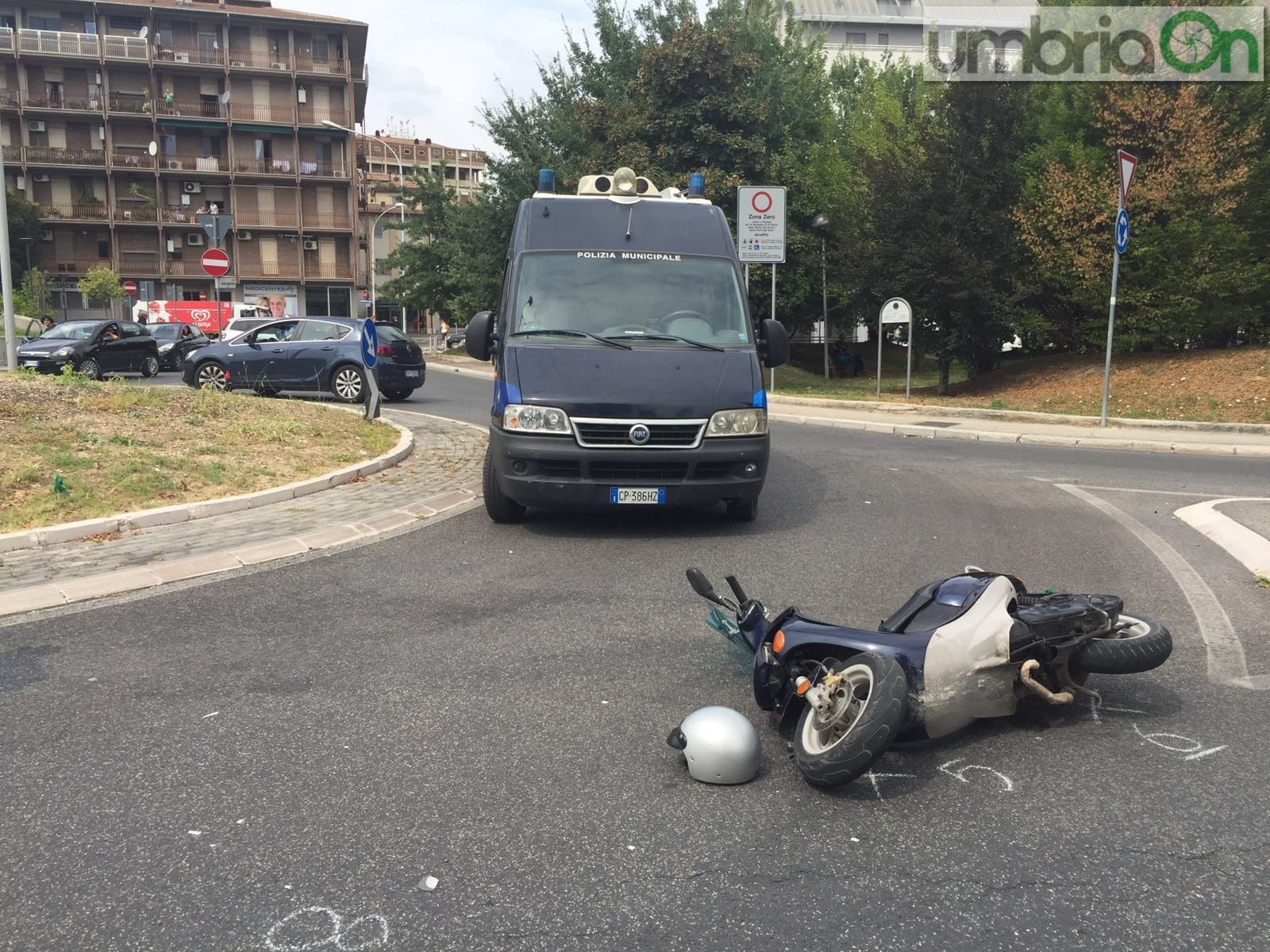 Incidente Rotonda Rotatoria Motorino Scooter Anagrafe Terni Umbriaon