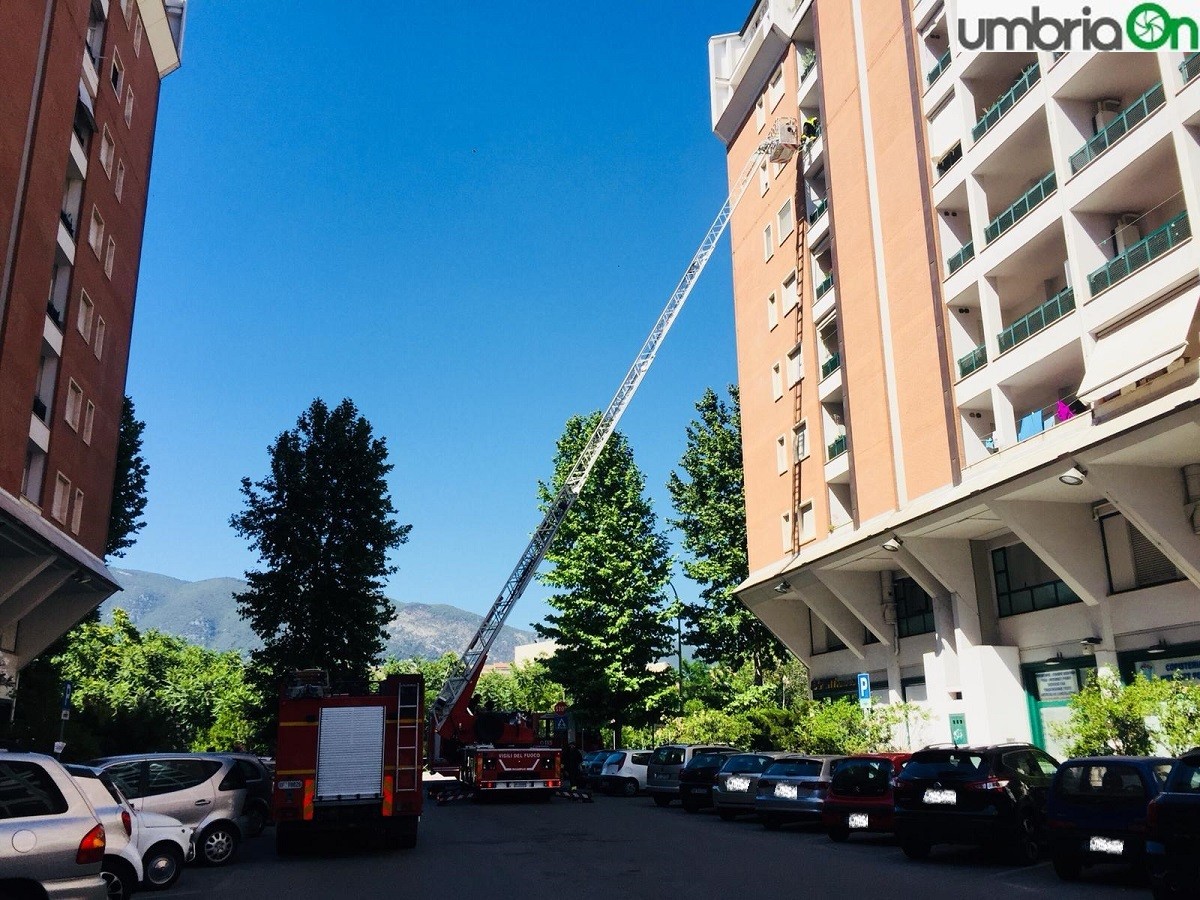 Fiamme Sul Balcone In Via Lucio Libertini Umbriaon