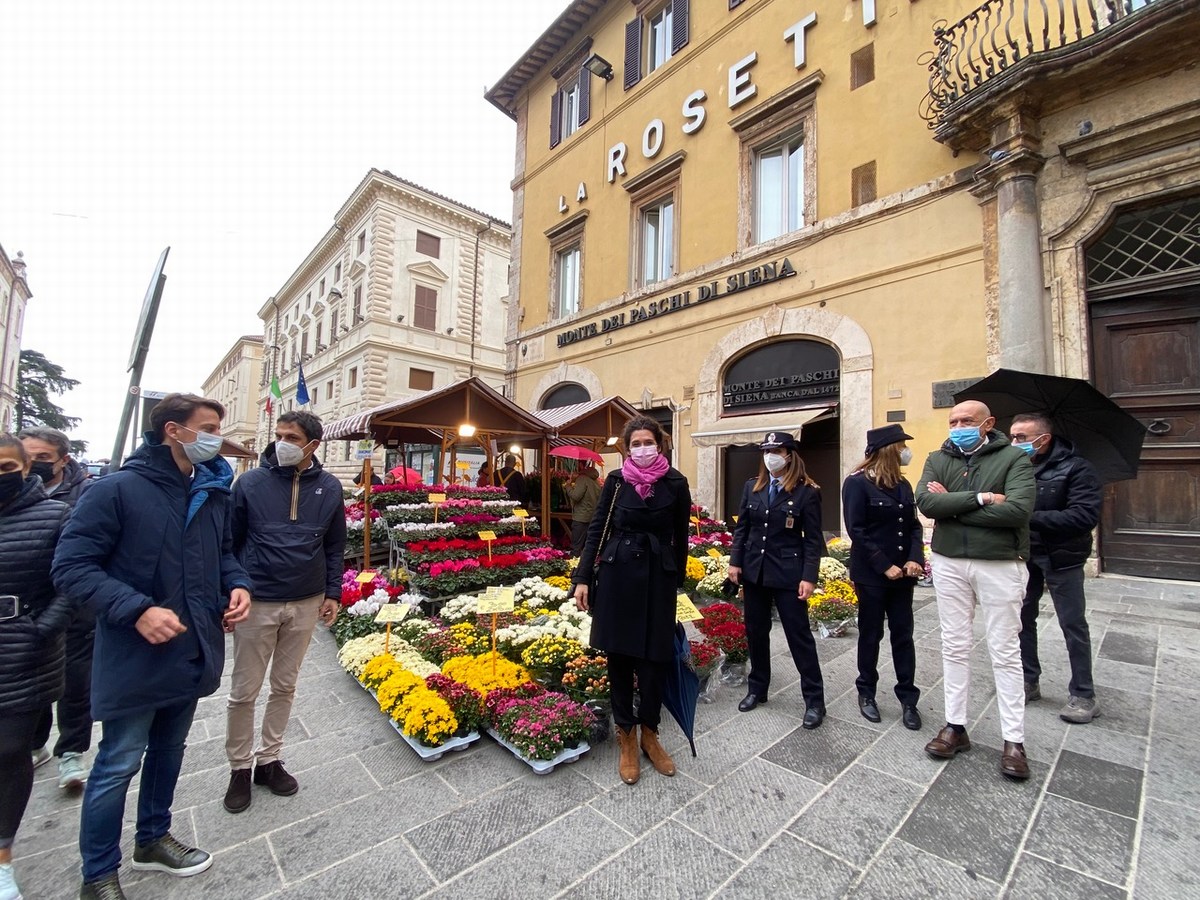 La Fiera Dei Morti A Perugia Inaugura E Fa Subito Il Pieno Umbriaon