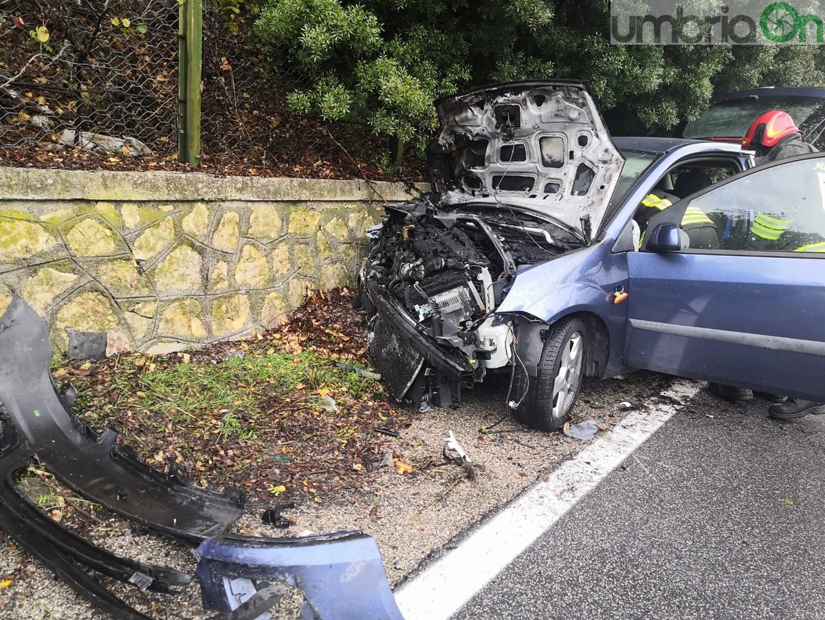 Schianto E Incendio Sulla Flaminia Fra Terni E Spoleto Ferito Un