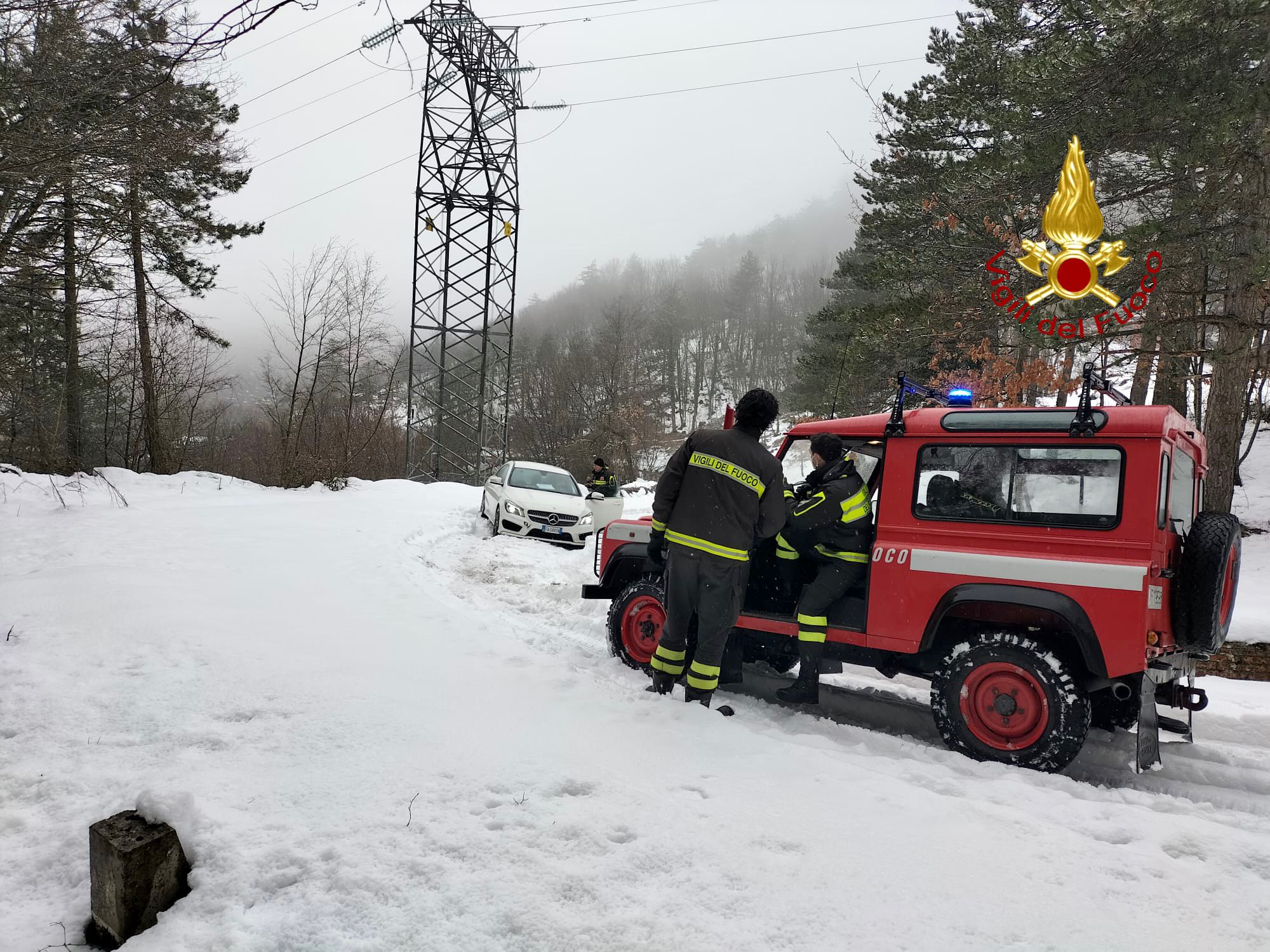 Diretti A Pescara Si Impantanano Nella Neve Di Fossato Di Vico