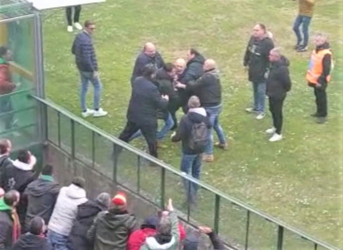 Video Ternana Nel Caos A Fine Partita La Lite Bandecchi Tifosi