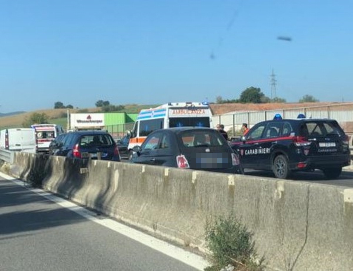 Terni Tamponamento Sul Rato Arrivano E Carabinieri Umbriaon