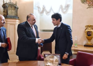 Il sindaco Romizi con l'ambasciatore (foto Belfiore)
