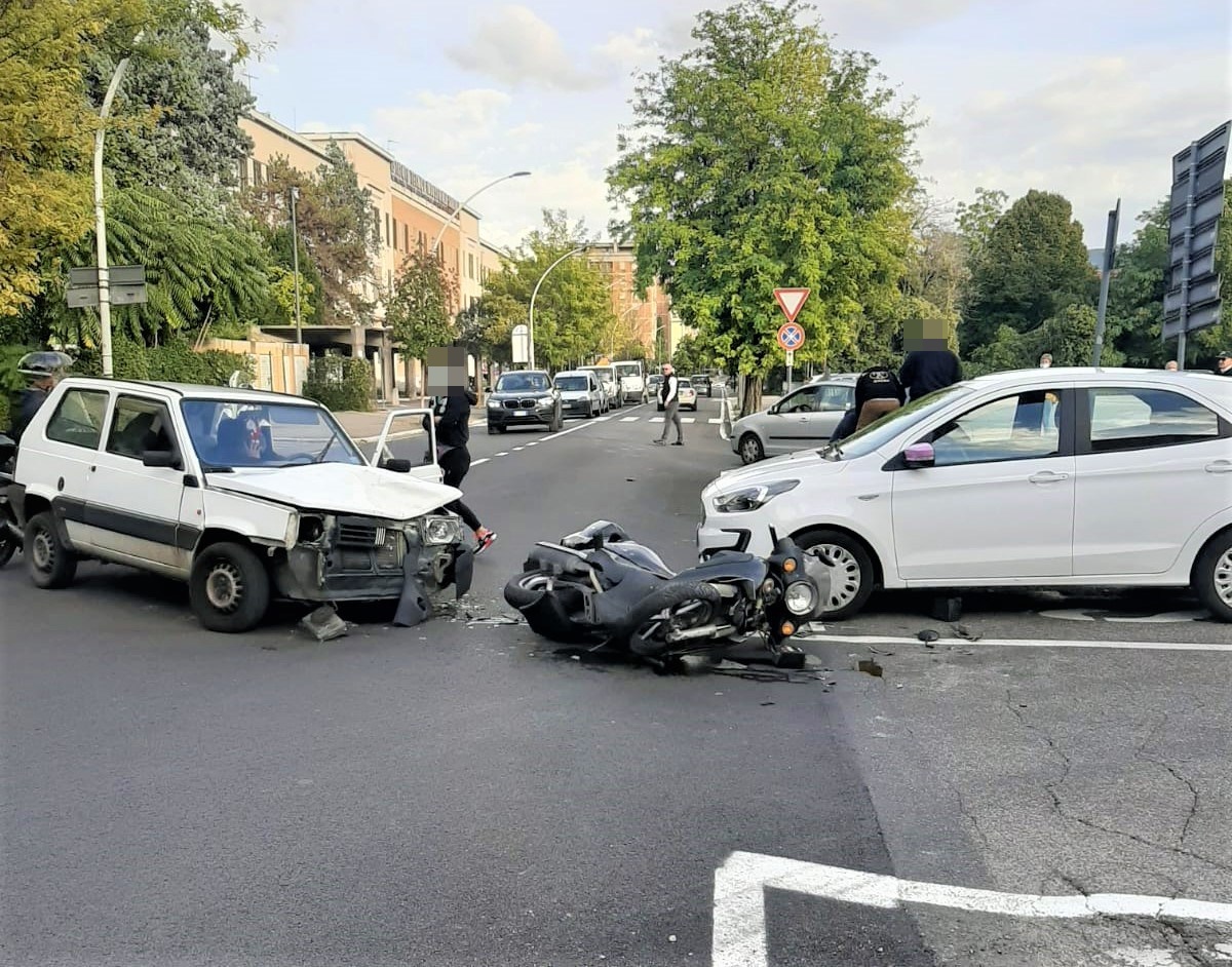 Terni Schianto Auto Scooter Giovane Ferito Umbriaon