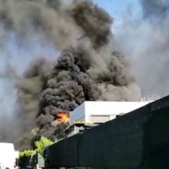 VIDEO – ‘Inferno’ a Maratta: deposito di rifiuti in fiamme
