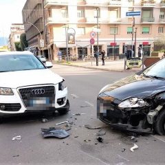 Terni: scontro fra due auto in via Battisti. Tre persone in ospedale, anche un minorenne