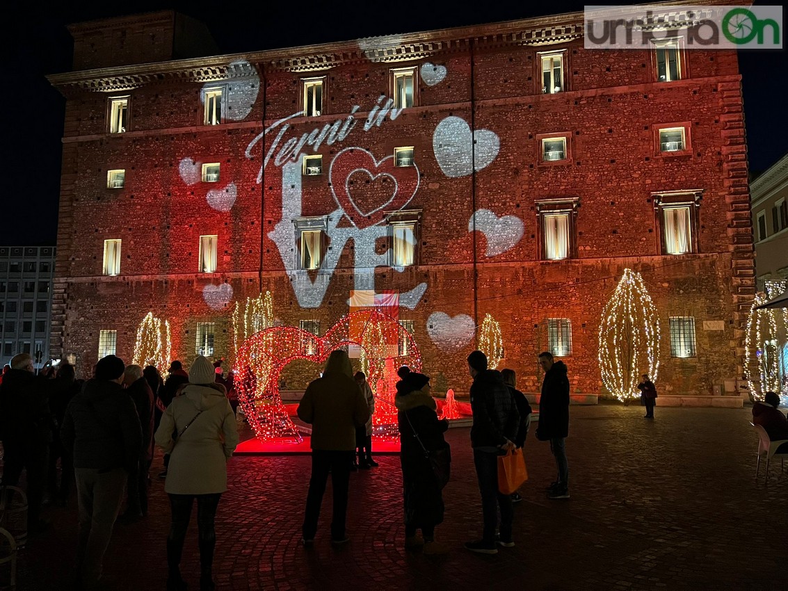 Cuori giganti, chiavi dell'amore e via romantica. La città di Terni si  trasforma per San Valentino: nuove luminarie ed addobbi in arrivo