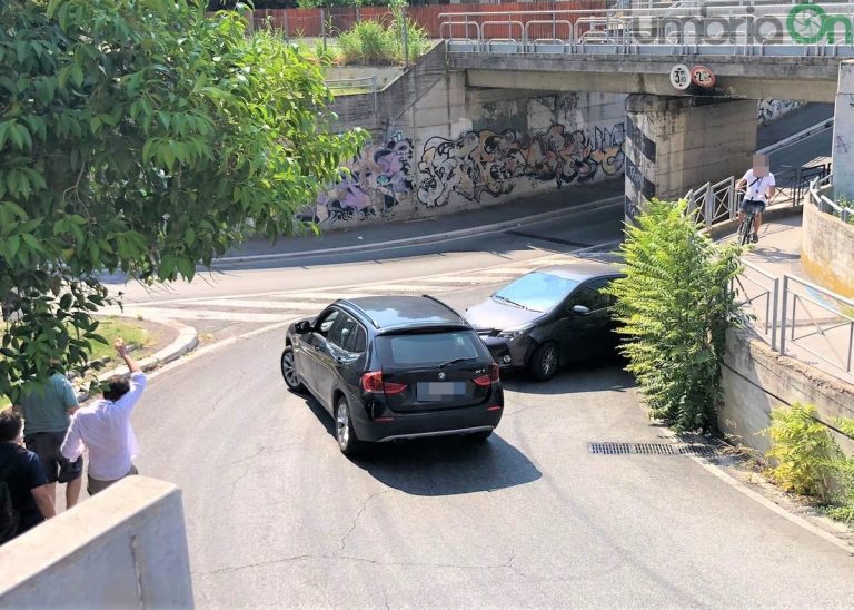 Terni: Imbocca Il Sottopasso Di Via Battisti Contromano E Causa L ...