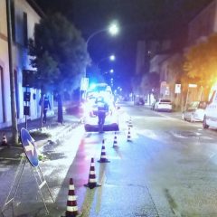 Terni: auto contro scooter all’incrocio Brenta-Piave. In ospedale un 18enne