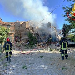 Esplode e crolla abitazione a Parrano per una fuga di gas. Gravissima una donna